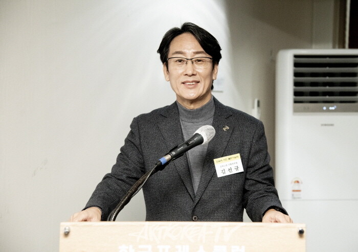 오금석 시인 '먼 하늘 바다 건너' 출판기념회-사회 김선규 기획본부장