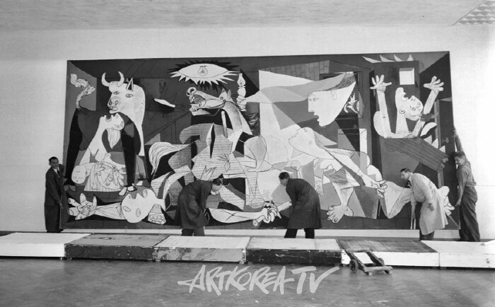 파블로 피카소, 게르니카 (1937), 암스테르담 스테델릭 미술관에서 전시 중. 사진-Herbert Behrens -Anefo.