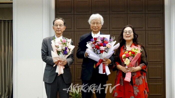 제1회 한불문화예술협회상 최예태 화백 미술상 수상