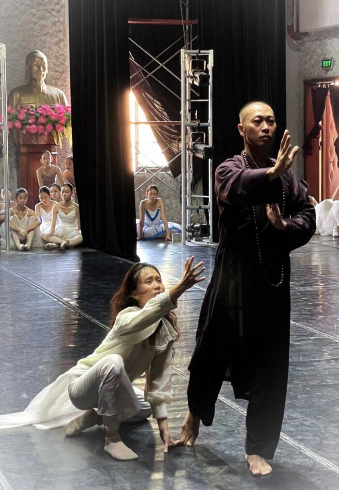 ENLIGHTMENT - 부이 투인 안, 응웬 칸 비(Vietnam) 제공 국제 2인무 페스티벌 추진위원회