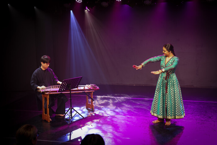 고요한 아침의 나라로 - 아디티 바그왓,고유동(India) 제공 국제 2인무 페스티벌 추진위원회