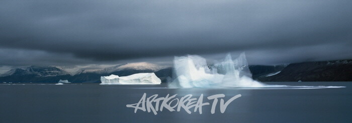 Falling_Iceberg_2010_ⓒ Tiina_Itkonen_사진제공 공근혜갤러리