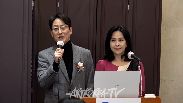 문학고을 김선규 기획본부장, 염혜원 홍보본부장 사회