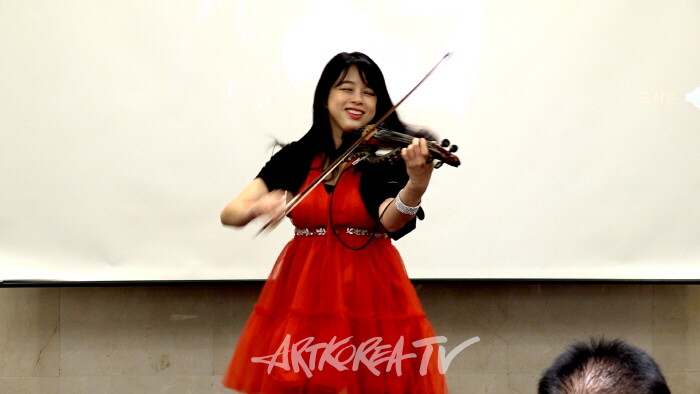 2024 문학고을 하반기 등단식 개최-도은혜 전자바이올리니스트 축하무대