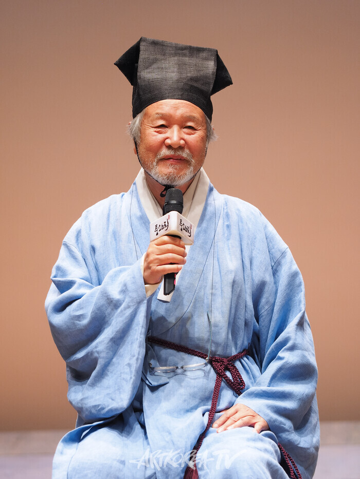 연극 '퉁소소리' 전막 프레스콜(노최척 역 이호재) 2024.11.11 사진 ⓒ아트코리아방송 이용선 기자​