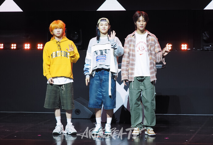 13파운드(FOUND) 데뷔 쇼케이스 (사진 왼쪽부터 송치원-김성연-박민서) 2024.11.13 사진 ⓒ아트코리아방송 이용선 기자​