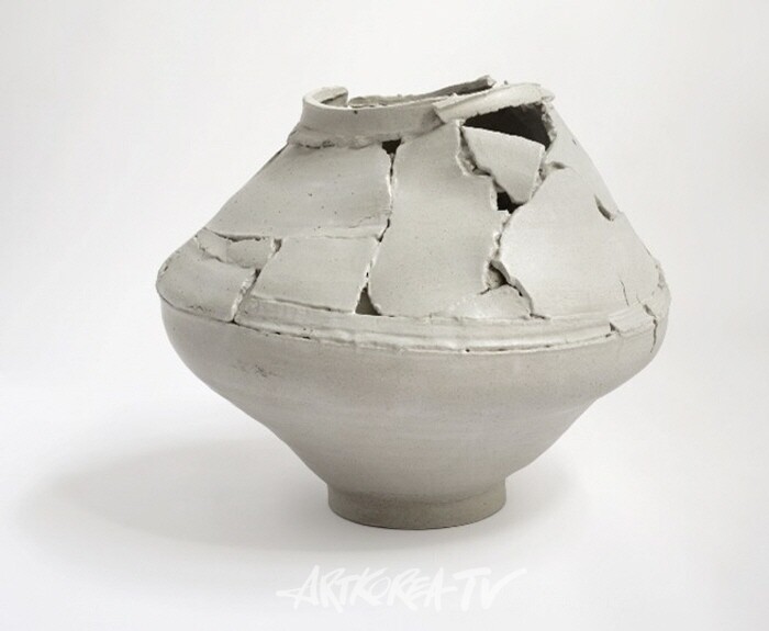 이헌정 개인전 “달을 닮은 항아리에게 아름다움을 묻다’