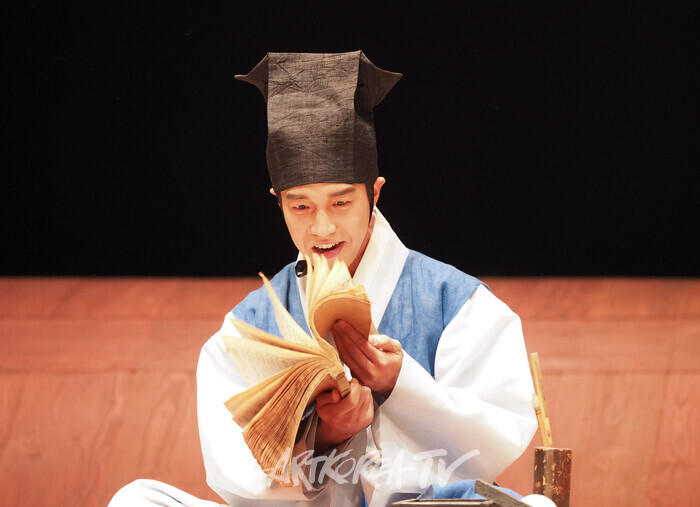 연극 '퉁소소리' 전막 프레스콜(최척 역 박영민) 2024.11.11 사진 ⓒ아트코리아방송 이용선 기자​