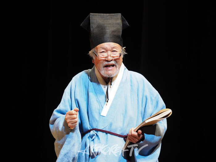 연극 '퉁소소리' 전막 프레스콜(노최척 역 이호재) 2024.11.11 사진 ⓒ아트코리아방송 이용선 기자​