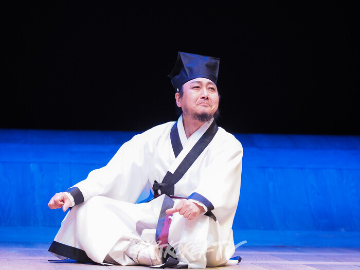 연극 '퉁소소리' 전막 프레스콜(정생원 역 김신기) 2024.11.11 사진 ⓒ아트코리아방송 이용선 기자​