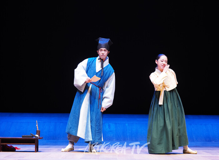 연극 '퉁소소리' 전막 프레스콜(최척 역 박영민, 춘생 역 박예리) 2024.11.11 사진 ⓒ아트코리아방송 이용선 기자​