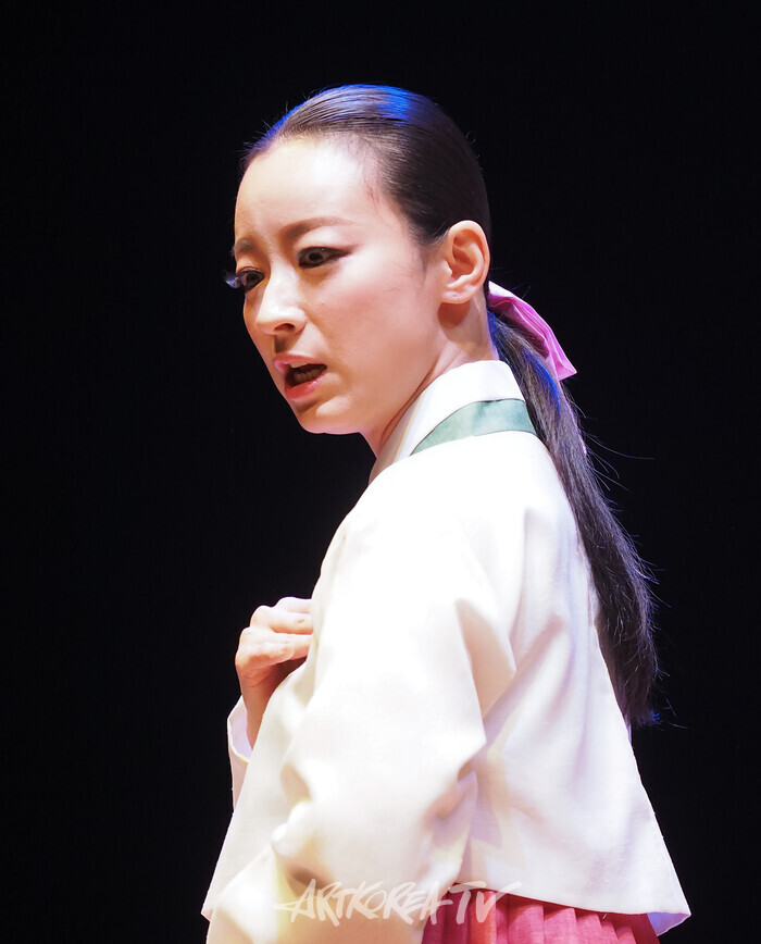 연극 '퉁소소리' 전막 프레스콜(옥영 역 정새별) 2024.11.11 사진 ⓒ아트코리아방송 이용선 기자​