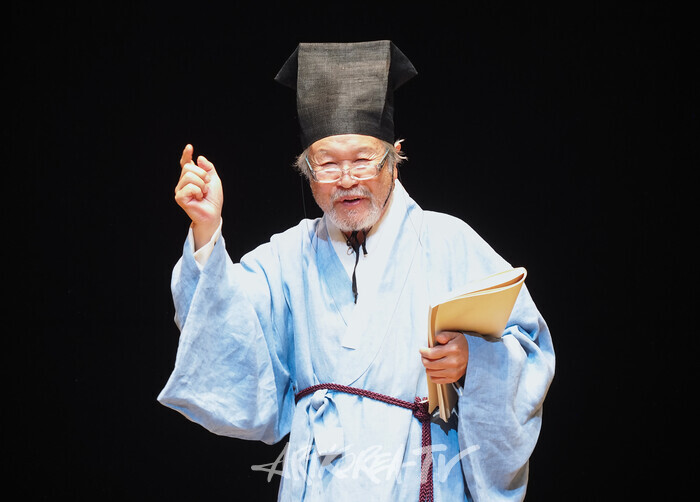 연극 '퉁소소리' 전막 프레스콜(노최척 역 이호재) 2024.11.11 사진 ⓒ아트코리아방송 이용선 기자​