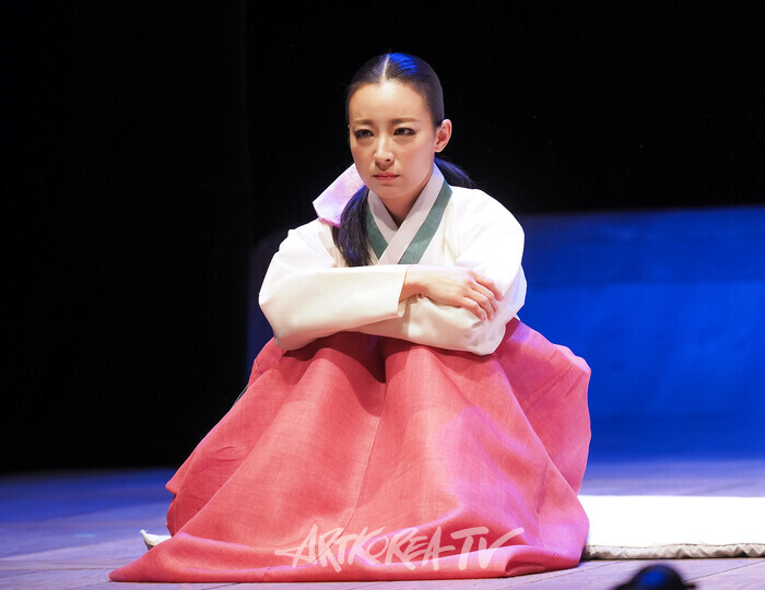 연극 '퉁소소리' 전막 프레스콜(옥영 역 정새별) 2024.11.11 사진 ⓒ아트코리아방송 이용선 기자​