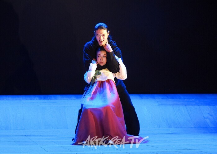 연극 '퉁소소리' 전막 프레스콜(옥영 역 정새별) 2024.11.11 사진 ⓒ아트코리아방송 이용선 기자​