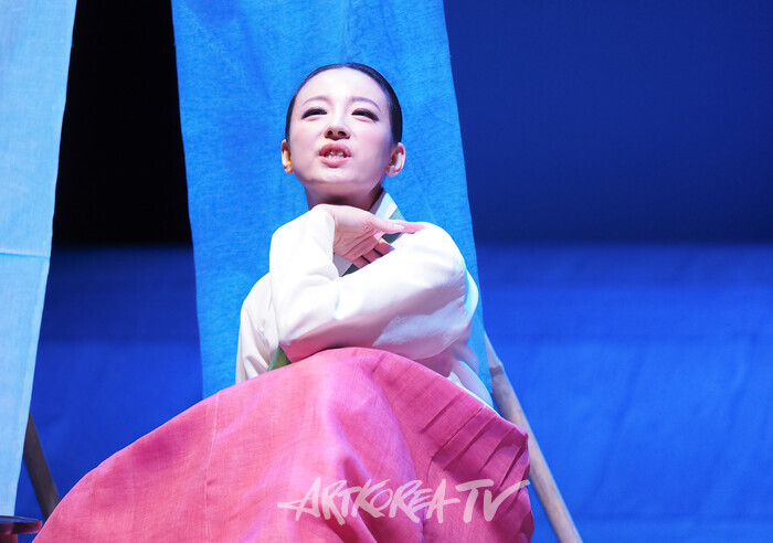 연극 '퉁소소리' 전막 프레스콜(옥영 역 정새별) 2024.11.11 사진 ⓒ아트코리아방송 이용선 기자​