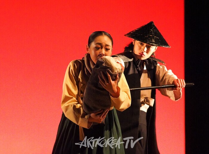 연극 '퉁소소리' 전막 프레스콜(춘생 역 박예리) 2024.11.11 사진 ⓒ아트코리아방송 이용선 기자​