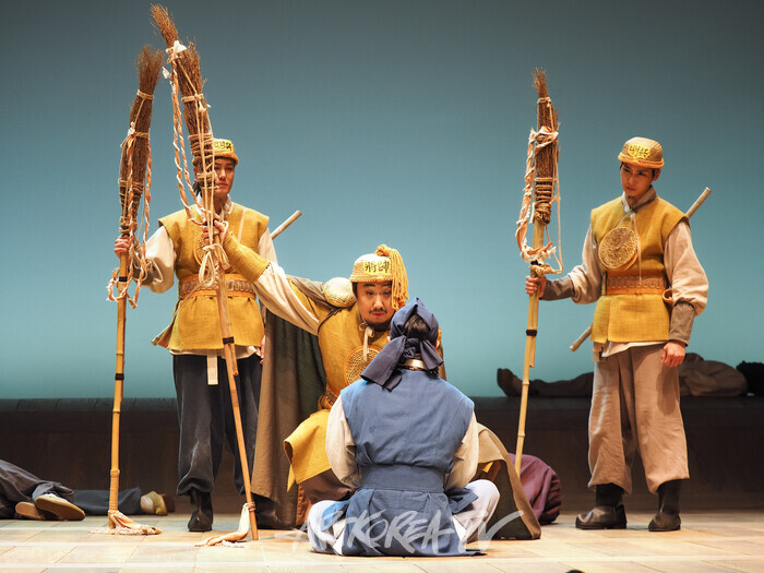 연극 '퉁소소리' 전막 프레스콜(최척 역 박영민) 2024.11.11 사진 ⓒ아트코리아방송 이용선 기자​