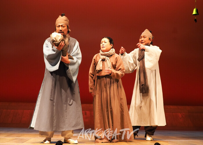 연극 '퉁소소리' 전막 프레스콜(최숙 역 강신구, 심씨 역 장연익, 정생원 역 김신기) 2024.11.11 사진 ⓒ아트코리아방송 이용선 기자​