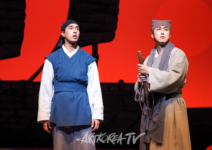 연극 '퉁소소리' 전막 프레스콜(최척 역 박영민) 2024.11.11 사진 ⓒ아트코리아방송 이용선 기자​