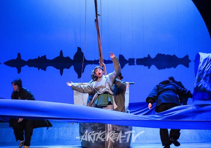 연극 '퉁소소리' 전막 프레스콜(홍도 역 최나라, 옥영 역 정새별) 2024.11.11 사진 ⓒ아트코리아방송 이용선 기자​