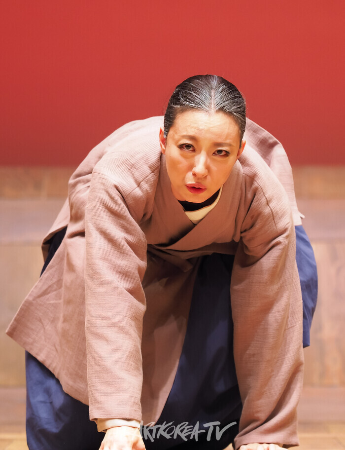 연극 '퉁소소리' 전막 프레스콜(옥영 역 정새별) 2024.11.11 사진 ⓒ아트코리아방송 이용선 기자​
