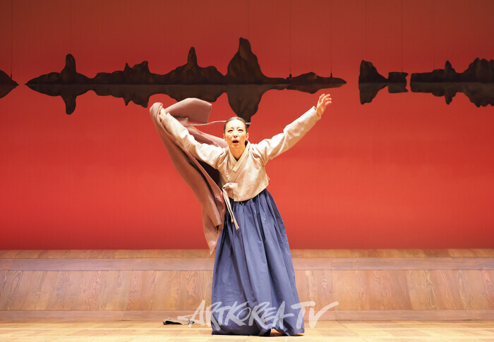 연극 '퉁소소리' 전막 프레스콜(옥영 역 정새별) 2024.11.11 사진 ⓒ아트코리아방송 이용선 기자​