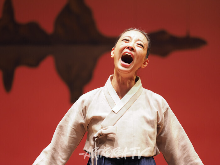 연극 '퉁소소리' 전막 프레스콜(옥영 역 정새별) 2024.11.11 사진 ⓒ아트코리아방송 이용선 기자​