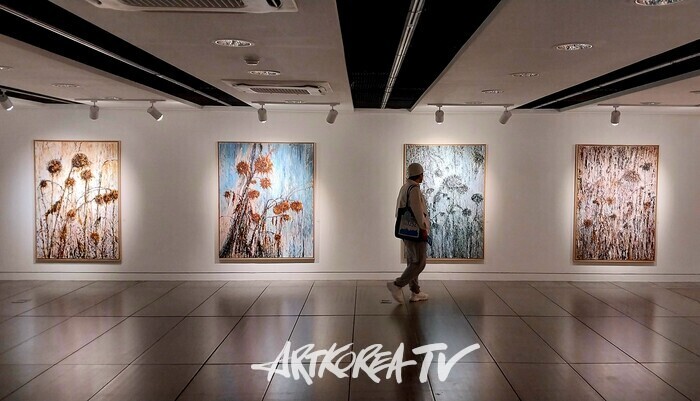 '해바라기와 철학의 조화, 왕영미 작가의 ‘영원회귀’ 개인전'