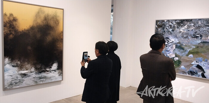 박형근 개인전 '유동성의 지형학(Fluidic Topography)' Reception 전경