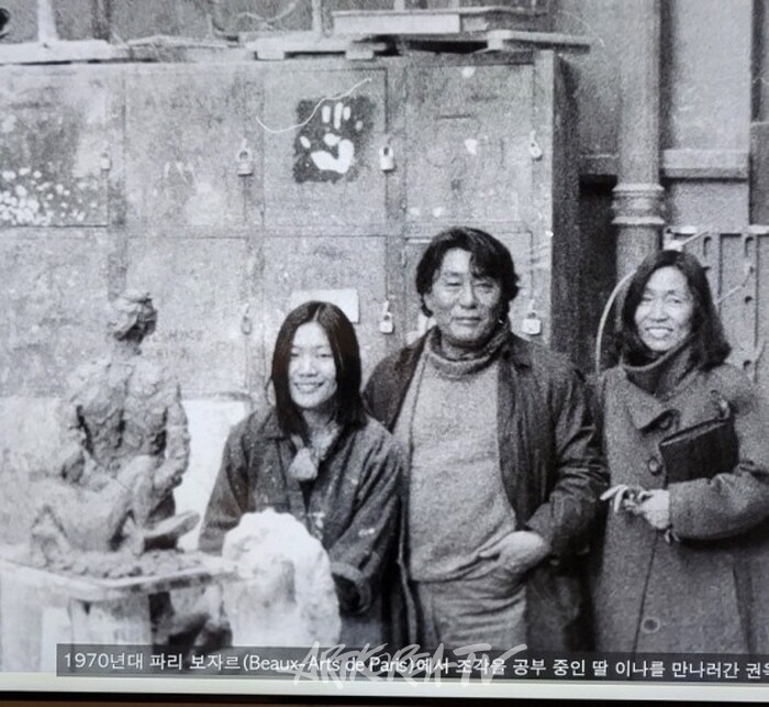 두려움과 영혼의 고백, 권이나의 불안한 표정