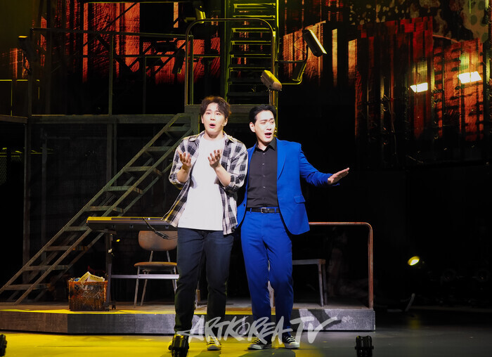 뮤지컬 '틱틱붐' 프레스콜 (존 역 장지후, 마이클 역 김대웅) 2024.11.20 사진 ⓒ아트코리아방송 이용선 기자​