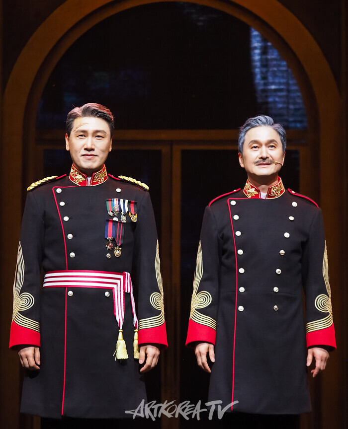 뮤지컬 '스윙 데이즈_암호명 A' 프레스콜(장현성-성기윤). 2024.11.26 사진 ⓒ아트코리아방송 이용선 기자​