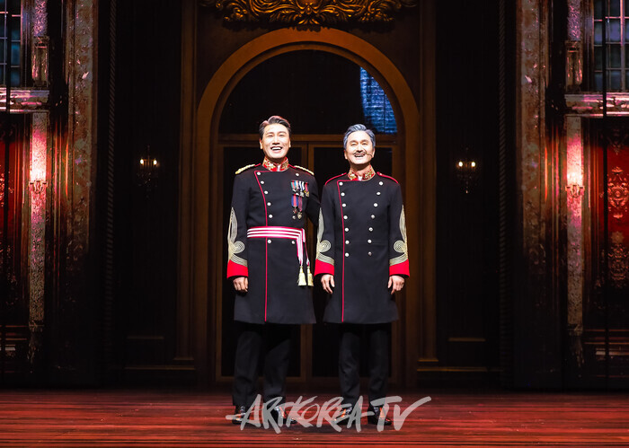 뮤지컬 '스윙 데이즈_암호명 A' 프레스콜(장현성-성기윤). 2024.11.26 사진 ⓒ아트코리아방송 이용선 기자​