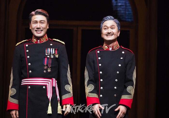 뮤지컬 '스윙 데이즈_암호명 A' 프레스콜(장현성-성기윤). 2024.11.26 사진 ⓒ아트코리아방송 이용선 기자​