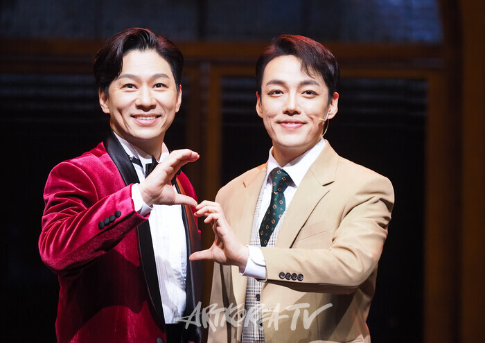 뮤지컬 '스윙 데이즈_암호명 A' 프레스콜(정상훈-김승룡). 2024.11.26 사진 ⓒ아트코리아방송 이용선 기자​