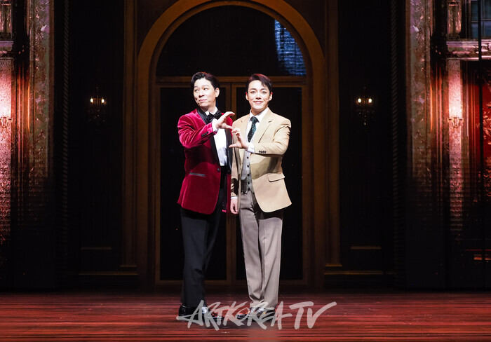 뮤지컬 '스윙 데이즈_암호명 A' 프레스콜(정상훈-김승룡). 2024.11.26 사진 ⓒ아트코리아방송 이용선 기자​