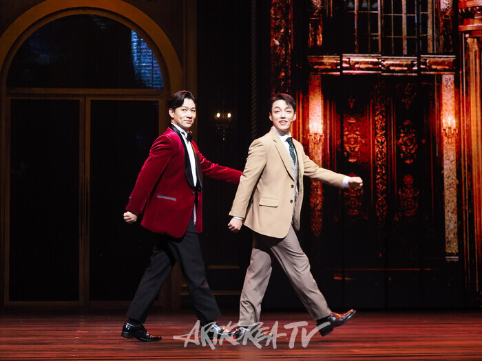 뮤지컬 '스윙 데이즈_암호명 A' 프레스콜(정상훈-김승룡). 2024.11.26 사진 ⓒ아트코리아방송 이용선 기자​