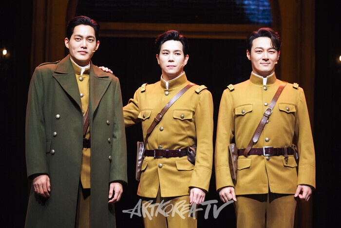 뮤지컬 '스윙 데이즈_암호명 A' 프레스콜(사진 왼쪽부터 김건우-고훈정-이창용). 2024.11.26 사진 ⓒ아트코리아방송 이용선 기자​