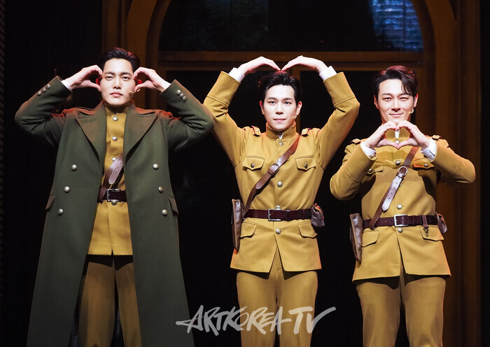 뮤지컬 '스윙 데이즈_암호명 A' 프레스콜(사진 왼쪽부터 김건우-고훈정-이창용). 2024.11.26 사진 ⓒ아트코리아방송 이용선 기자​