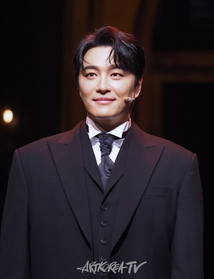 뮤지컬 '스윙 데이즈_암호명 A' 프레스콜(민우혁). 2024.11.26 사진 ⓒ아트코리아방송 이용선 기자​