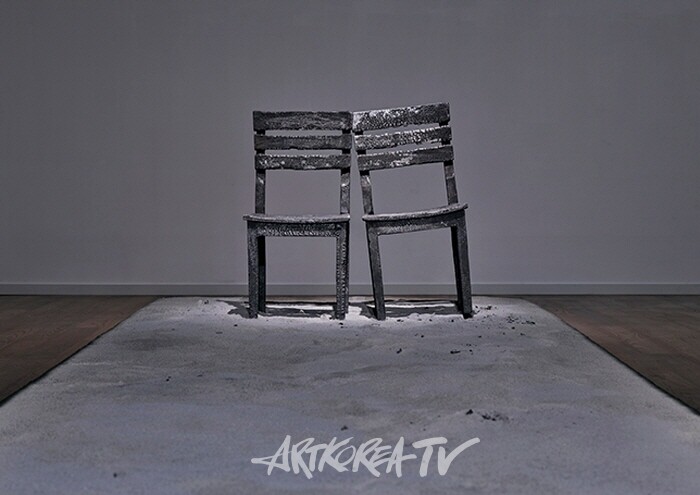 두개의 의자 2024. photo by kim yongkwan