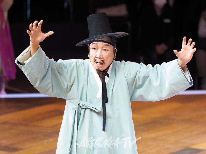 '마당놀이 모듬전' 전막 시연(심봉사 역 윤문식). 2024.11.28 사진 ⓒ아트코리아방송 이용선 기자​