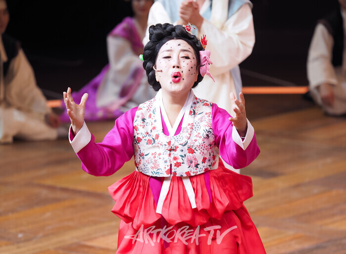 '마당놀이 모듬전' 전막 시연(뺑덕 역 김성녀). 2024.11.28 사진 ⓒ아트코리아방송 이용선 기자​