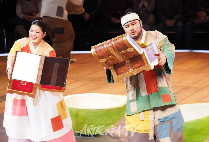 '마당놀이 모듬전' 전막 시연(흥부 역 유태평양). 2024.11.28 사진 ⓒ아트코리아방송 이용선 기자​