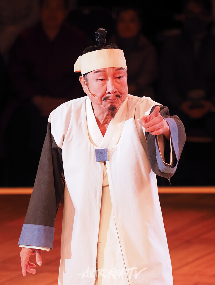 '마당놀이 모듬전' 전막 시연(심봉사 역 윤문식). 2024.11.28 사진 ⓒ아트코리아방송 이용선 기자​