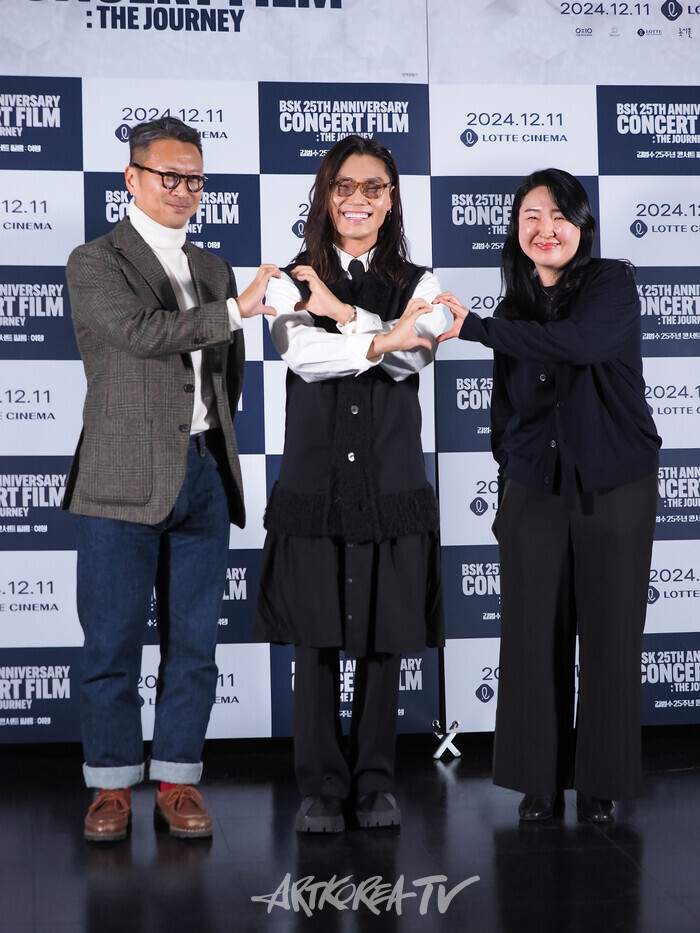 '김범수 25주년 콘서트 필름 : 여행' 언론/배급 시사회 및 기자 간담회(사진 왼쪽부터 감독 이주현-김범수-감독 고은경) 2024.12.06 사진 ⓒ아트코리아방송 이용선 기자​