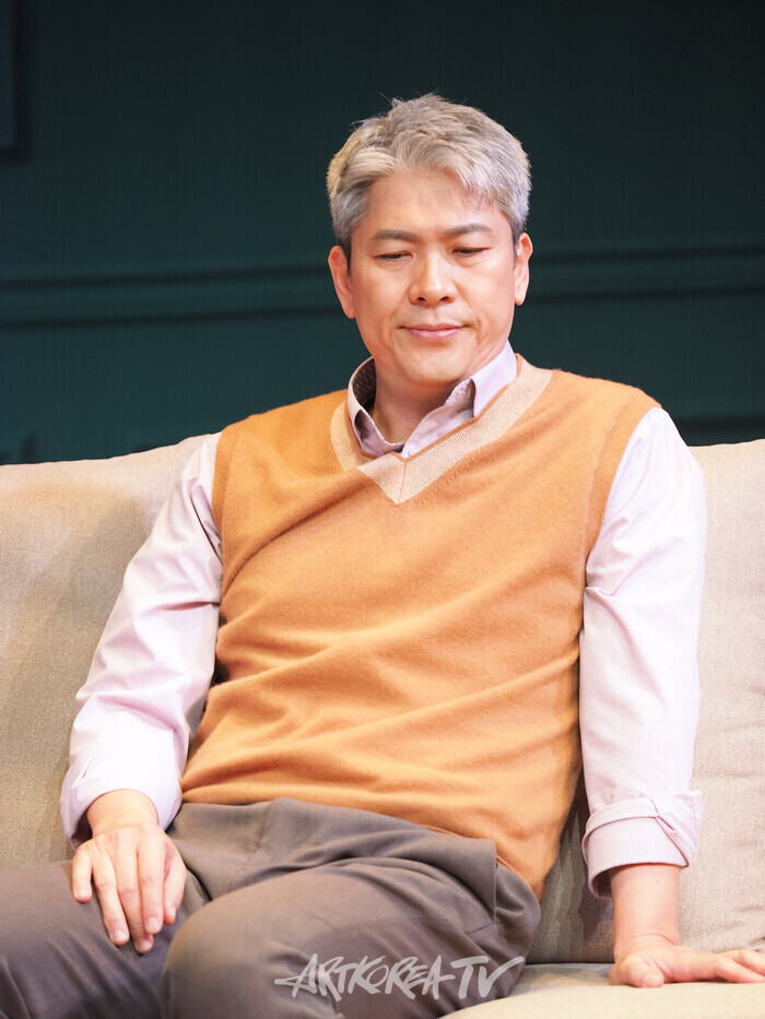 연극 '대학살의 신' 프레스콜(미셸 역 김상경) 2024.12.10 사진 ⓒ아트코리아방송 이용선 기자​