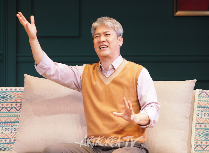 연극 '대학살의 신' 프레스콜(미셸 역 김상경) 2024.12.10 사진 ⓒ아트코리아방송 이용선 기자​