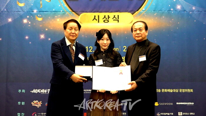 신진작가 대상 이사라 작가